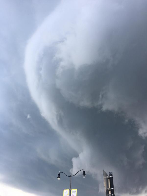 The leading edge of the clouds may be shaped like a cat’s tail, but it wasn’t coming in for a cuddle. JILL TEMPLE HUDSON PHOTO